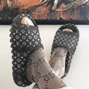 LV |  Unisex Cloud Slides NK110525