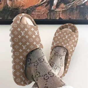 LV |  Unisex Cloud Slides NK110525